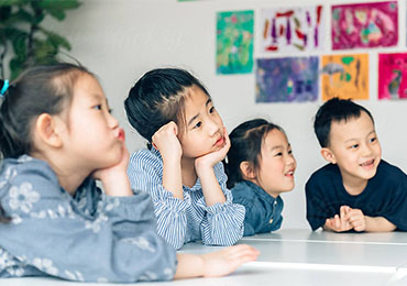 trẻ mầm non học tiếng anh